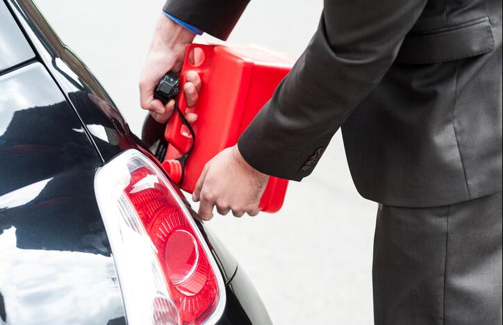 Keeping the tank low on fuel damages your car